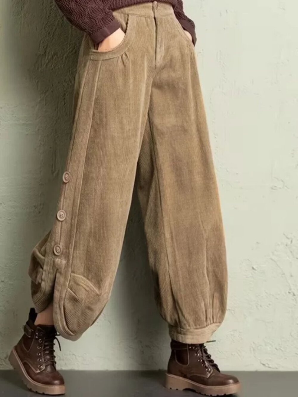 (SALE) Button Detail Corduroy Pants - Picture 3 of 4